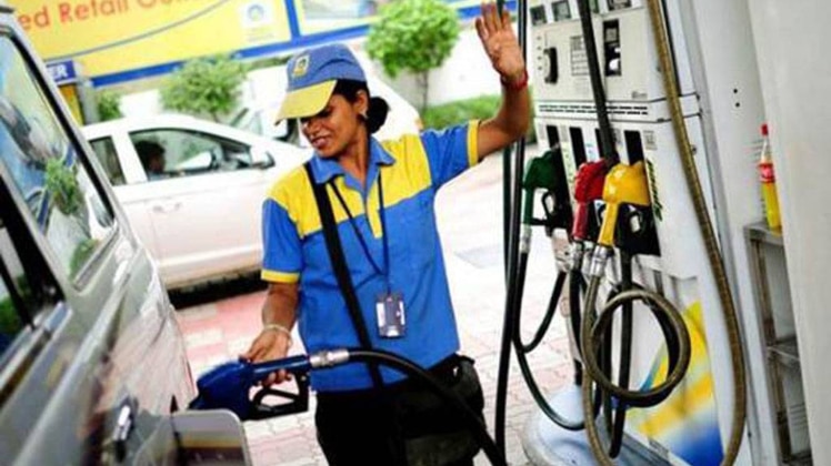 लगातार बढ़ रहे हैं पेट्रोलियम के दाम 