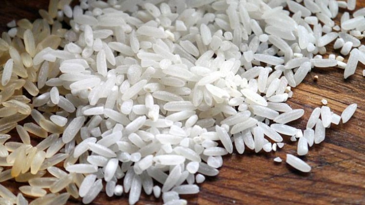 अक्षत चढ़ाते समय क्या करें?