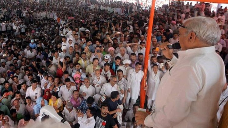 पानीपत के समालखा में सभा को संबोधित करते भूपिंदर सिंह हुड्डा 