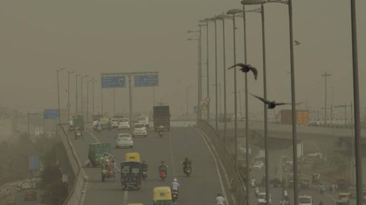 दिल्ली में धूल भरी हवा