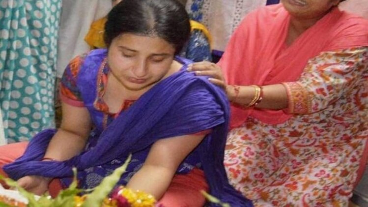 दिवंगत एसपी सिटी की पत्नी अर्चना द्विवेदी