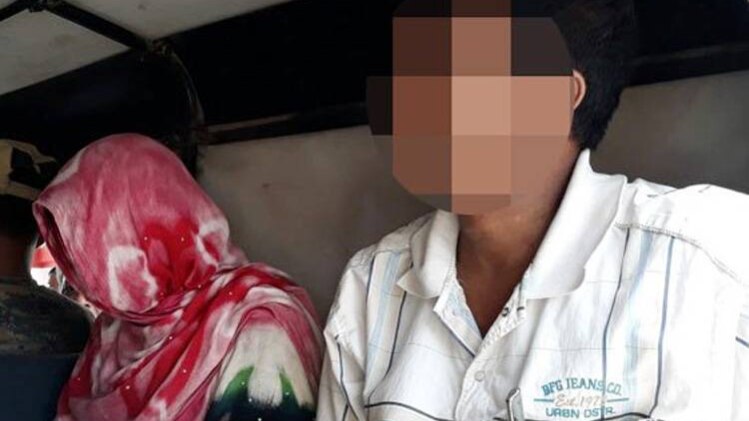 पति को पेड़ से बांध पत्नी-बेटी से गैंगरेप