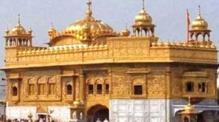 स्वर्ण मंदिर परिसर में झड़प