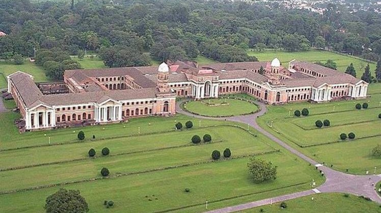 कार्यक्रम के आयोजन की तैयारियां जारी