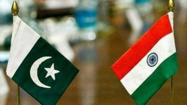 भारत और पाकिस्तान के झंडे