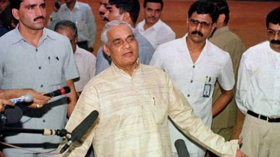 जब संख्याबल के आगे झुक गए थे अटल, 1996 का वो ऐतिहासिक भाषण - atal bihari vajpayee 1996 resign famous speech former pm - AajTak