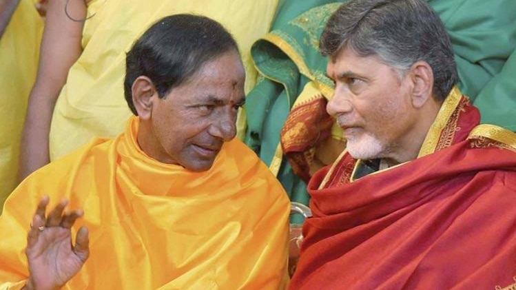 केसीआर के साथ नायडू (फाइल फोटो)