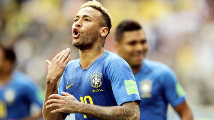 गोल का जश्न मनाते नेमार