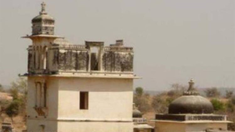 पद्मिनी महल (जहां कांच लगा था)