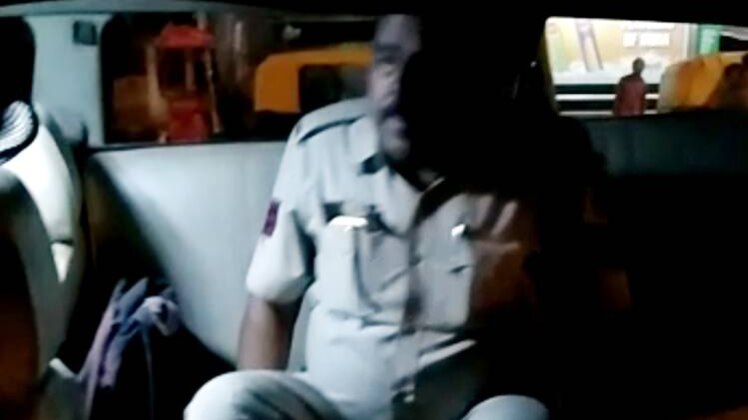 नशे में धुत पुलिसकर्मियों का वीडियो आया सामने