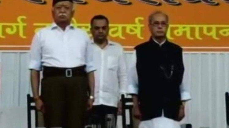 आरएसएस के कार्यक्रम में मोहन भागवत और प्रणब मुखर्जी