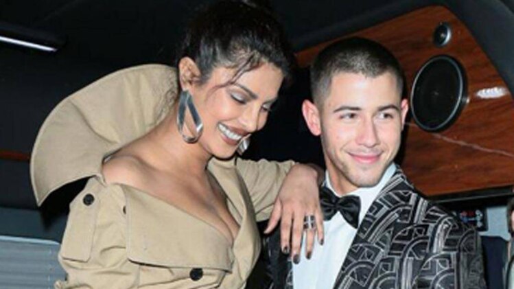  प्रियंका चोपड़ा , निक जोनस