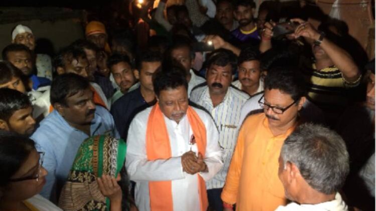 दुलाल कुमार के परिवार से मिलने पहुंचे मुकुल रॉय