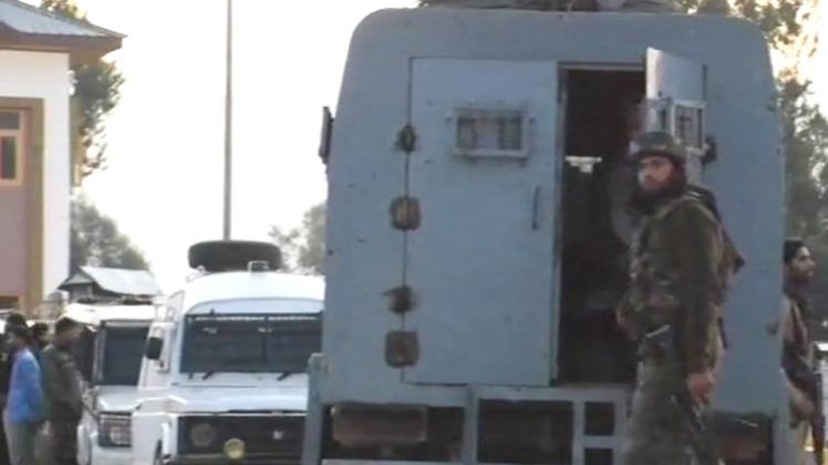 पुलवामा में दो पुलिसकर्मी शहीद