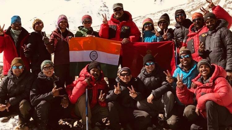 सेना की महिला अधिकारियों ने 19 हजार फीट ऊंचाई पर किया योग