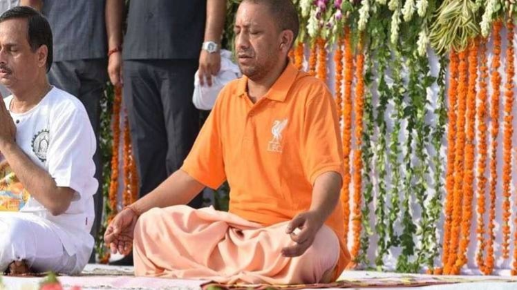 सीएम योगी ने किया योग