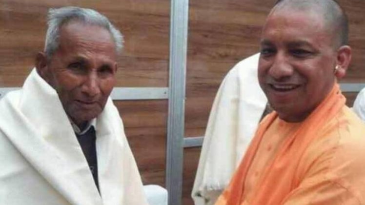 आनंद सिंह बिष्ट और योगी आद‍ित्‍यनाथ (फाइल फोटो)