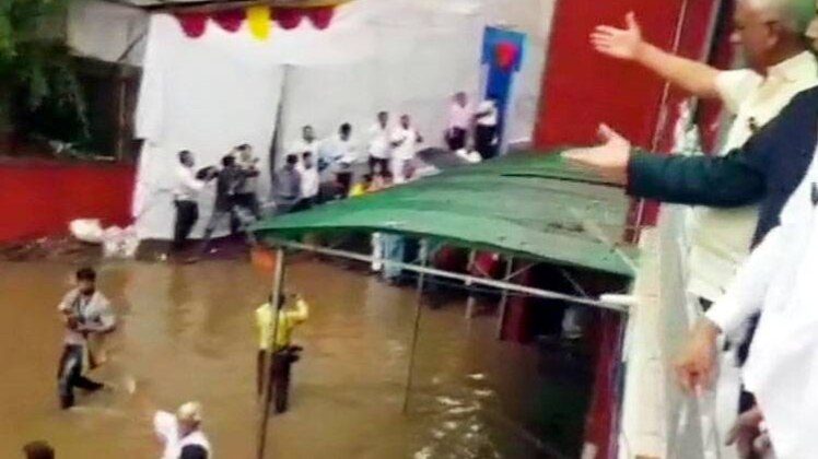 भारी बारिश के बाद महाराष्ट्र विधानसभा में भरा पानी(Photo Credit- ANI)