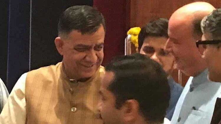 यूपी के केंद्रीय औद्योगिक विकास मंत्री सतीश महाना (ट्विटर)