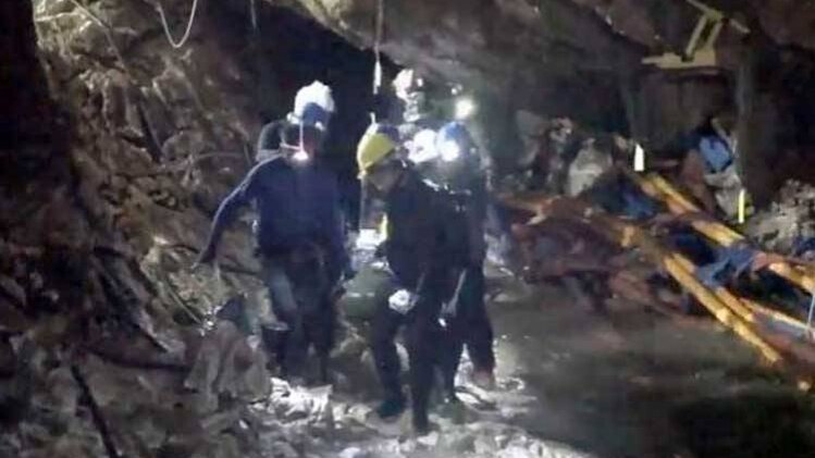 कई दिनों के संघर्ष के बाद बच्चे निकाले गए