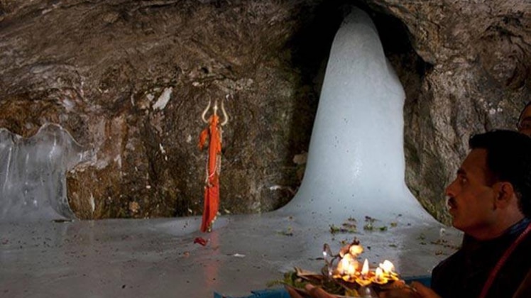 अमरनाथ गुफा में शिवलिंग (फाइल फोटो)