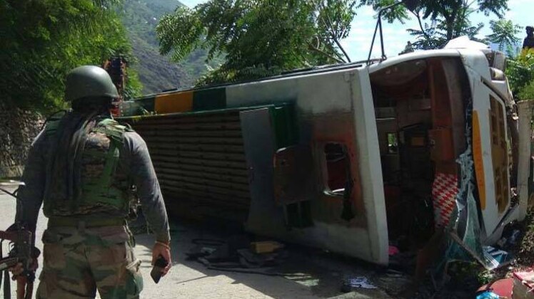 दुर्घटनाग्रस्त बस