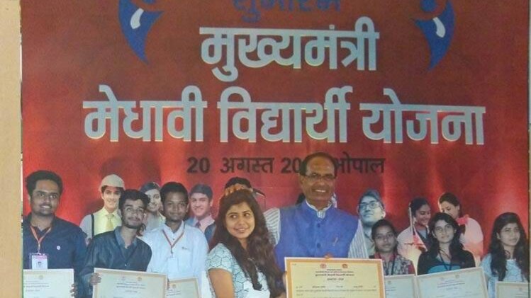 शासकीय कैलेंडरों को बैन करने की मांग