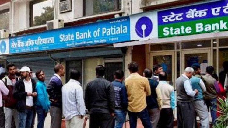 नोटबंदी के दौरान कर्मचारियों को ऑफिस में देर तक रहना पड़ता था 