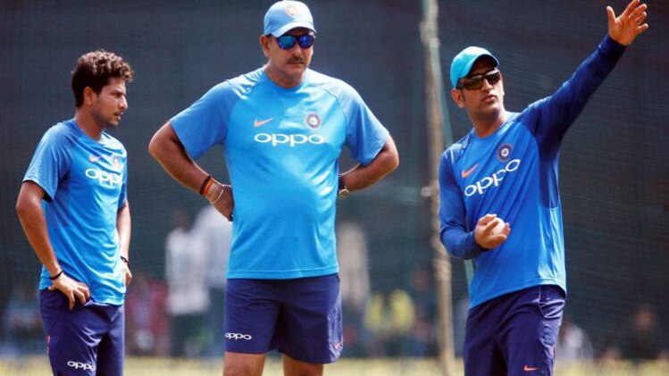 रवि शास्त्री के साथ धोनी ओर कुलदीप