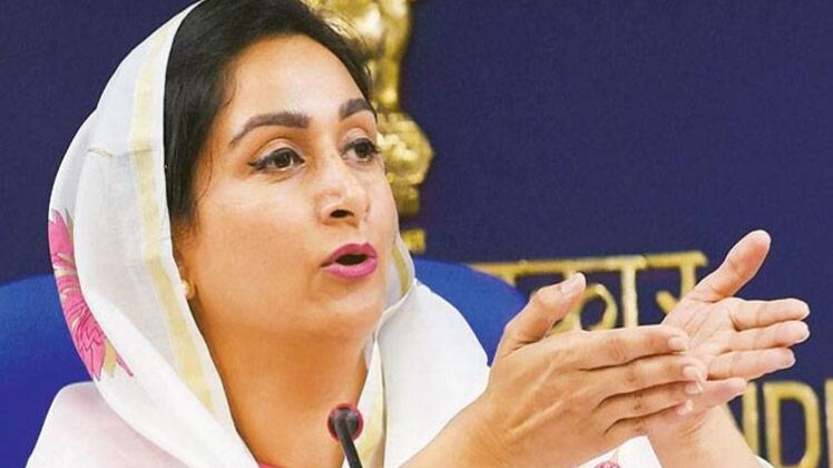 केंद्रीय मंत्री हरसिमरत कौर (फाइल)