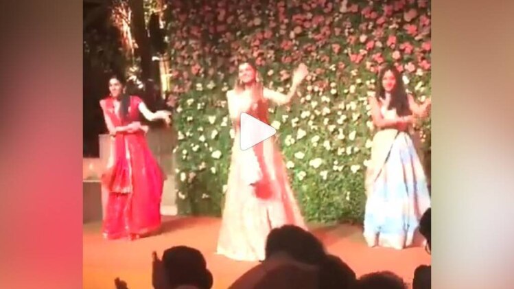 ईशा-श्लोका डांस 