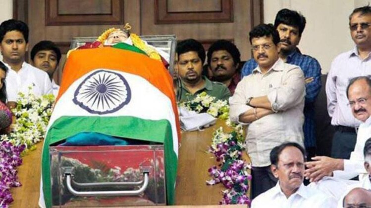 जयललिता के मौत पर हुआ था विवाद 