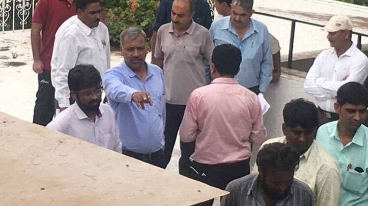 पूर्व IPS अधिकारी संजीव भट्ट के घर पर चला AMC का हथौड़ा 