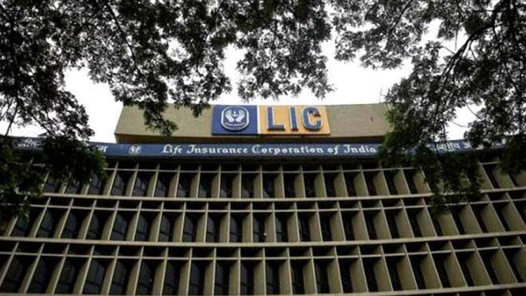 एलआईसी द्वारा आईडीबीआई बैंक में हिस्सेदारी बढ़ाने पर उठे सवाल 