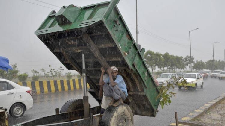 यूपी में बारिश ने मचाई तबाही