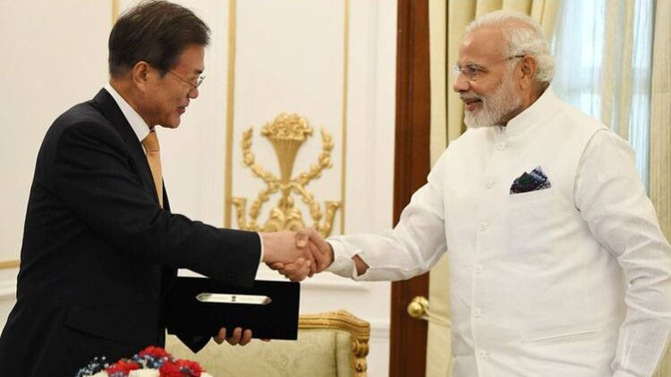 दक्ष‍िण कोरिया के राष्ट्रपति मून जे इन के साथ पीएम मोदी 