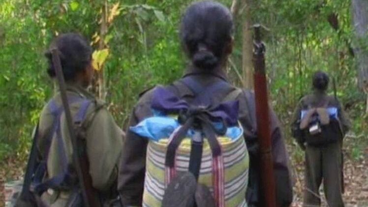 नक्सलियों ने उड़ाया सीआरपीएफ का राशन