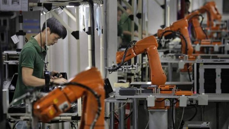 कारखानों में बढ़ रहा रोबोट का इस्तेमाल 