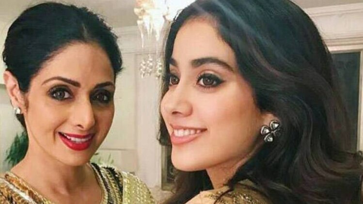 श्रीदेवी के साथ जाह्नवी 