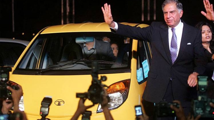 नैनो के साथ रतन टाटा (फाइल, Getty)