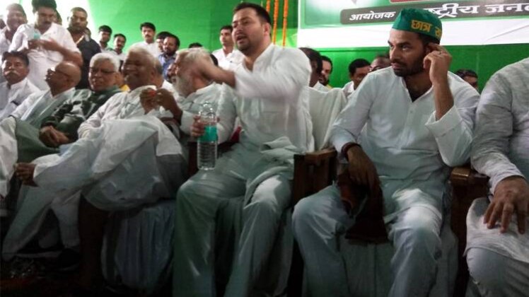 आरजेडी के स्थापना दिवस पर एक साथ तेजस्वी और तेजप्रताप (तस्वीर- नदीम आलम)