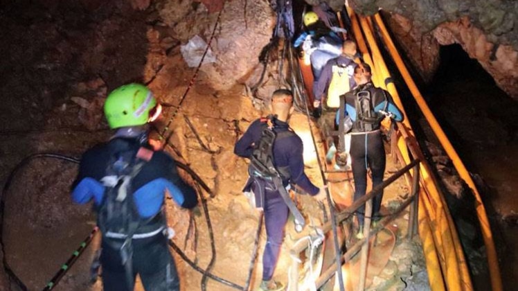 थाईलैंड में बचाव अभियान जारी (फोटो- रॉयटर्स)