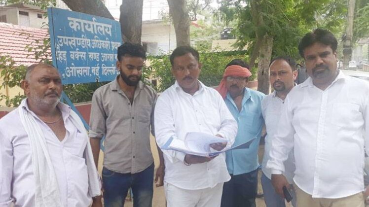 सिंचाई विभाग के दफ्तर पहुंचे कॉलोनियों के लोग