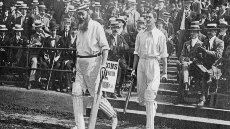 डब्ल्यूजी ग्रेस (बाएं) getty