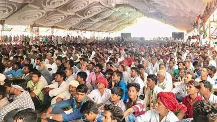 रैली में जुटी भीड़