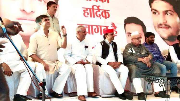 भोपाल के एक कार्यक्रम में अखिलेश यादव (फाइल फोटो)