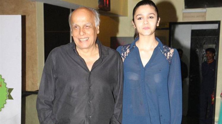 महेश भट्ट के साथ आलिया 