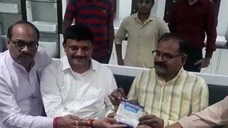 बीजेपी सांसद आलोक संजर भी मैदान में उतरे 