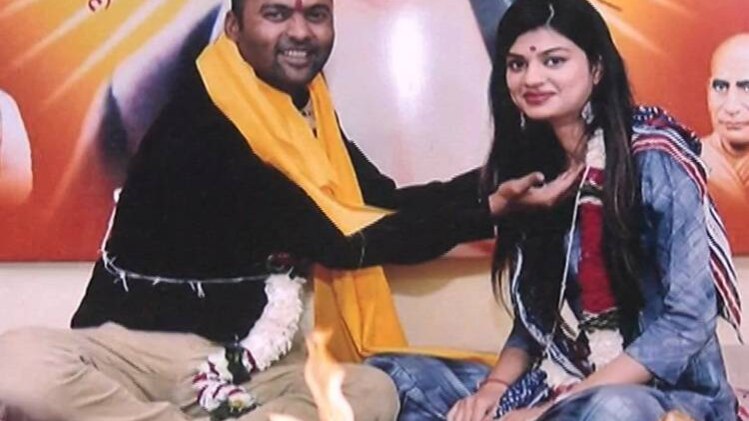 इब्राहिम उर्फ आर्यन आर्य और अंजल‍ि की शादी की तस्वीर 