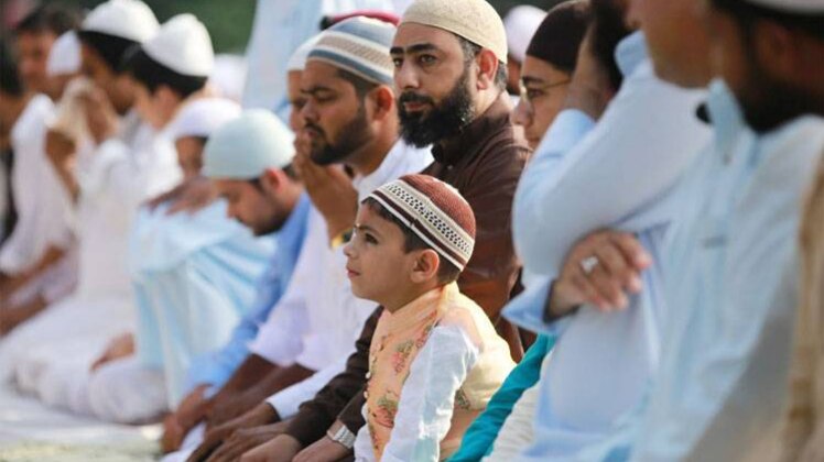 जम्मू-कश्मीर में ईद के दौरान नमाज पढ़ते मुस्लिम समुदाय के लोग (फोटो क्रेडिट - नीरज कुमार)